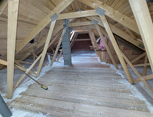 Zateplení stropu novostavby foukanou izolací